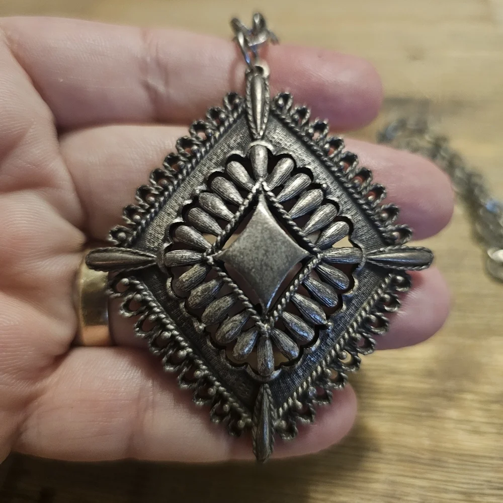 Vintage Embossed Silvertone Diamond-shaped Pendant Necklace